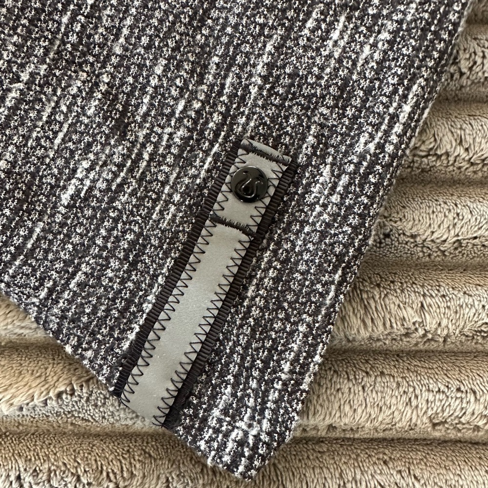 Lululemon Vinyasa Scarf dark Grey & White - Picture 5 of 6